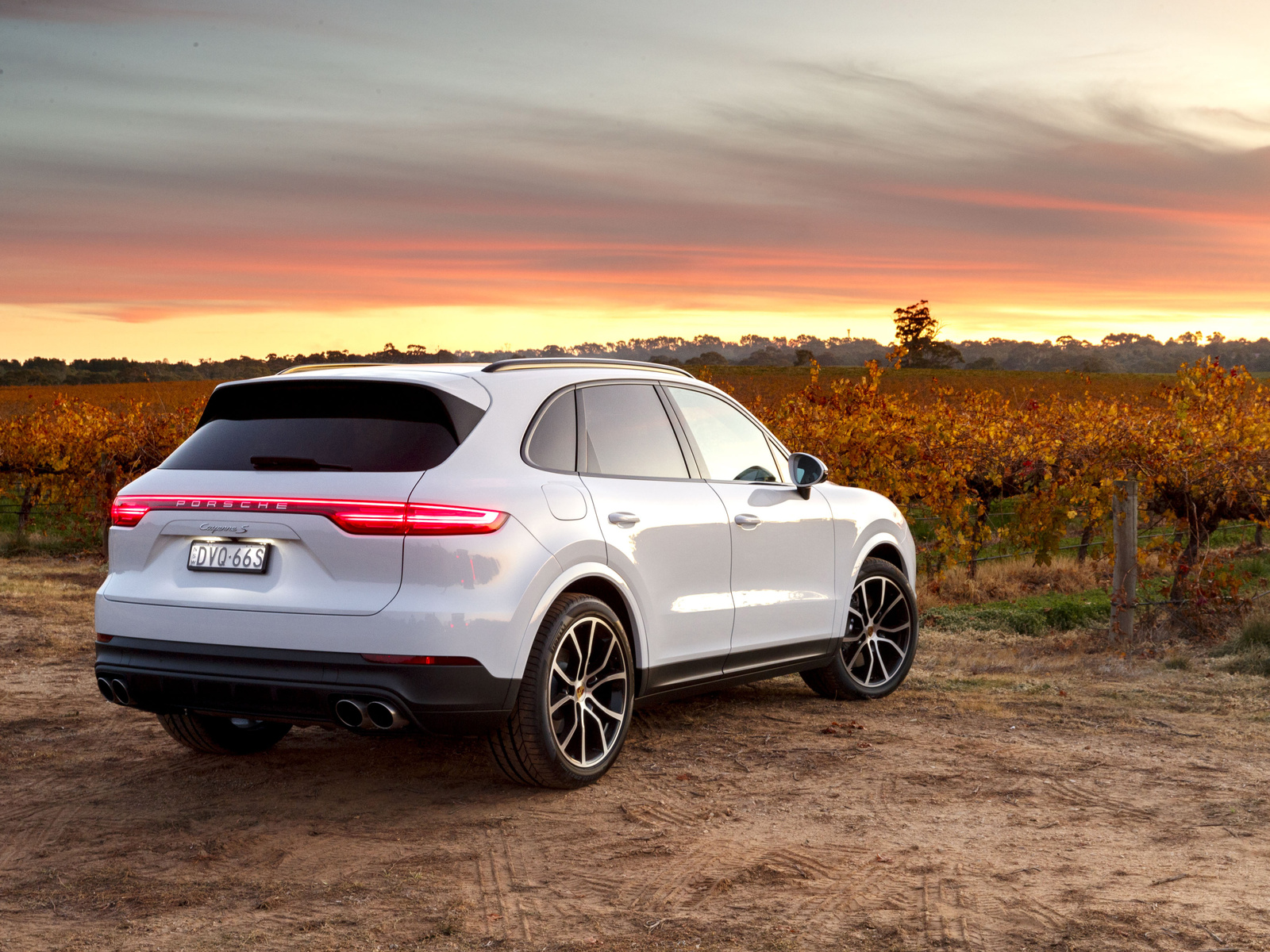 1600x1200 Porsche Cayenne S 2018 Rear 1600x1200 Resolution Hd 4k 