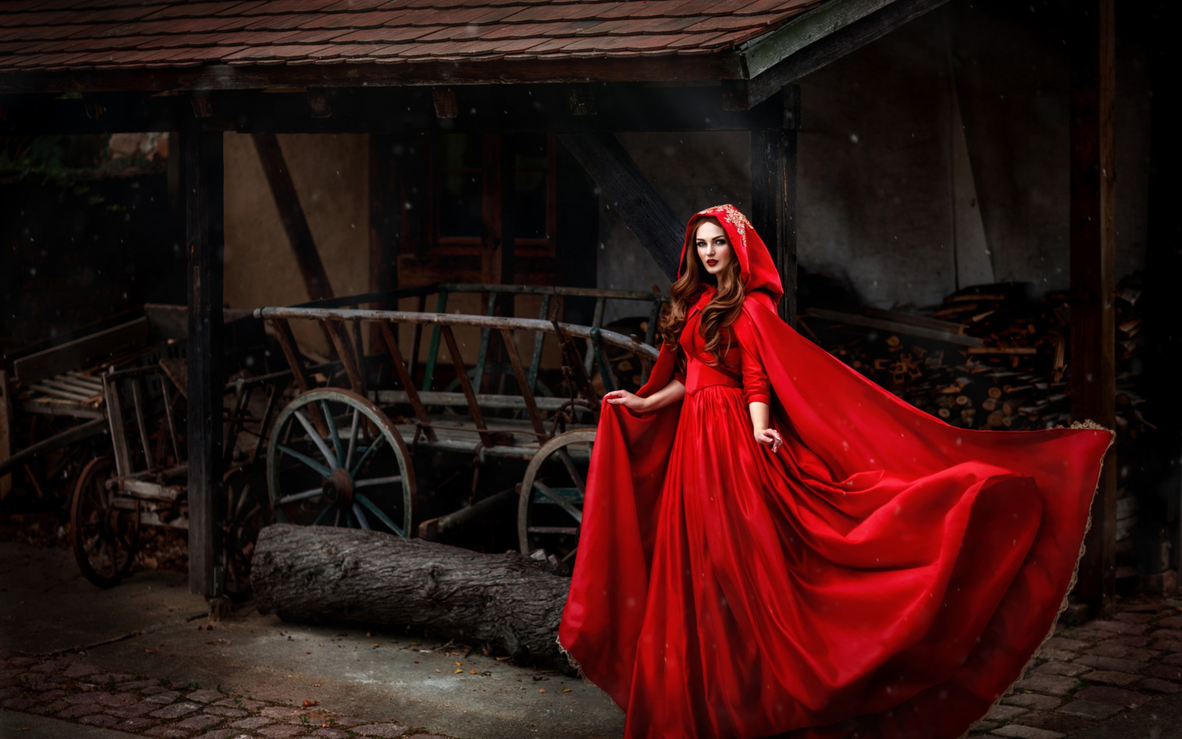 Фф душенька в красном. Девушка в Красном плаще. Ведьма в Красном платье. Рыжая девушка в Красном платье. Брюнетка в Красном платье.