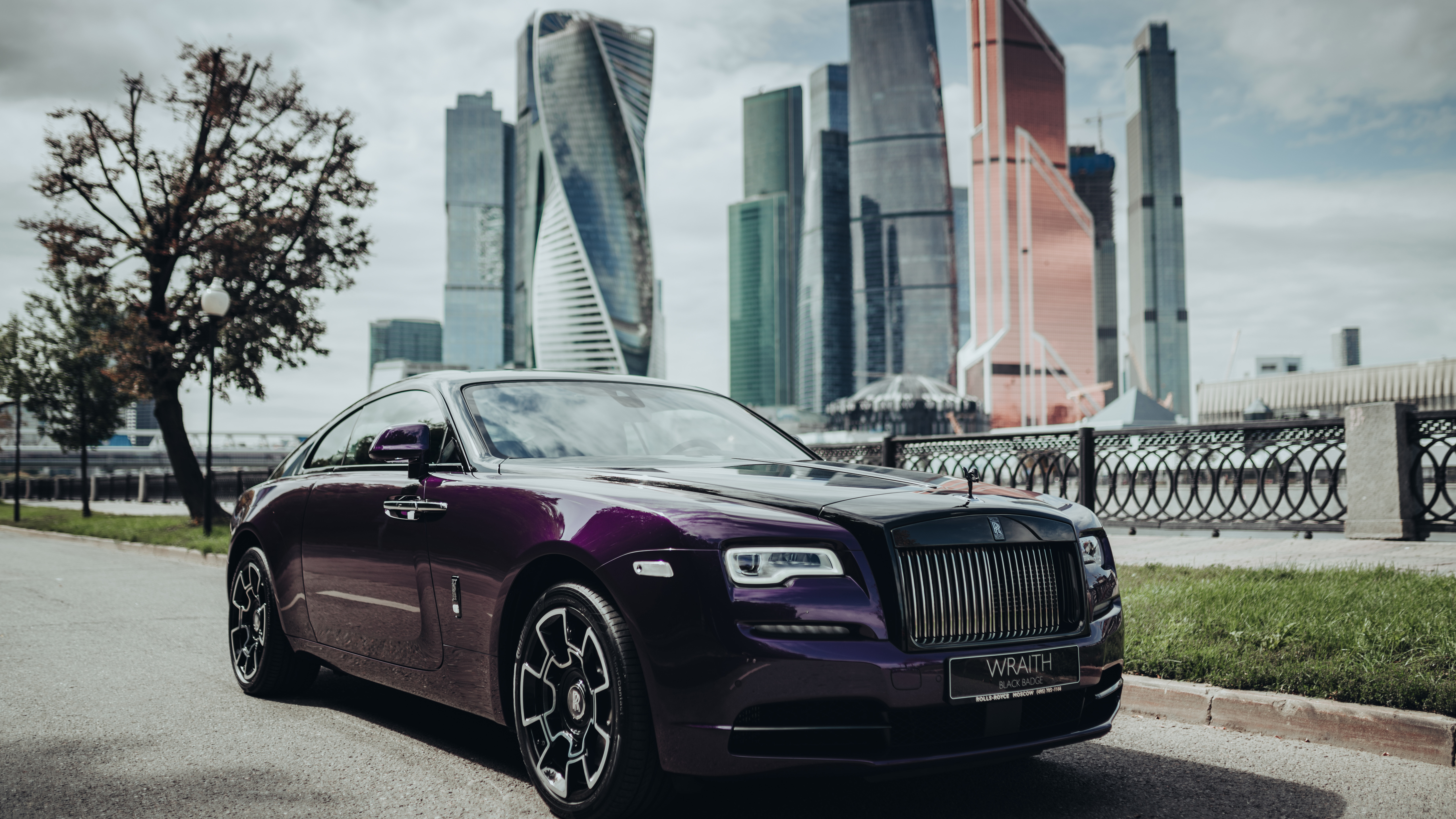 Luxury автомобили. Автомобили Rolls-Royce Wraith. Роллс Ройс врайт. Rolls Royce Wraith Black. Rolls Royce Wraith Москва.