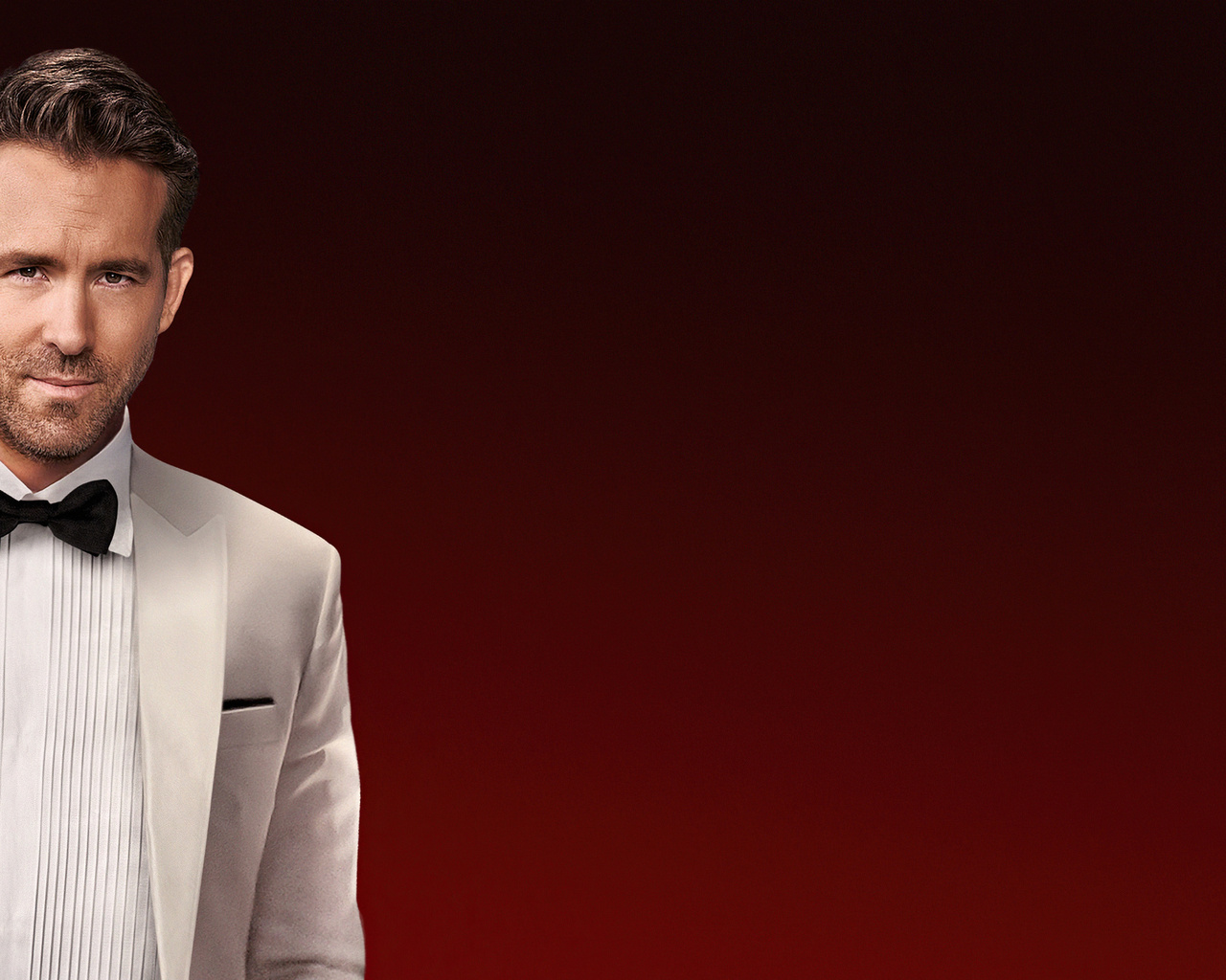 1280x1024 Ryan Reynolds As Nolan Booth In Red Notice Wallpaper