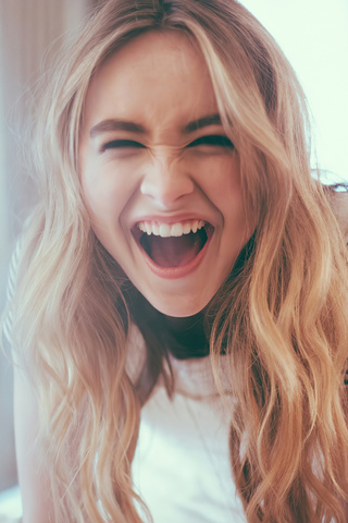 320x480 Sabrina Carpenter Cute Smiling 2020 4k Apple Iphone,iPod Touch ...