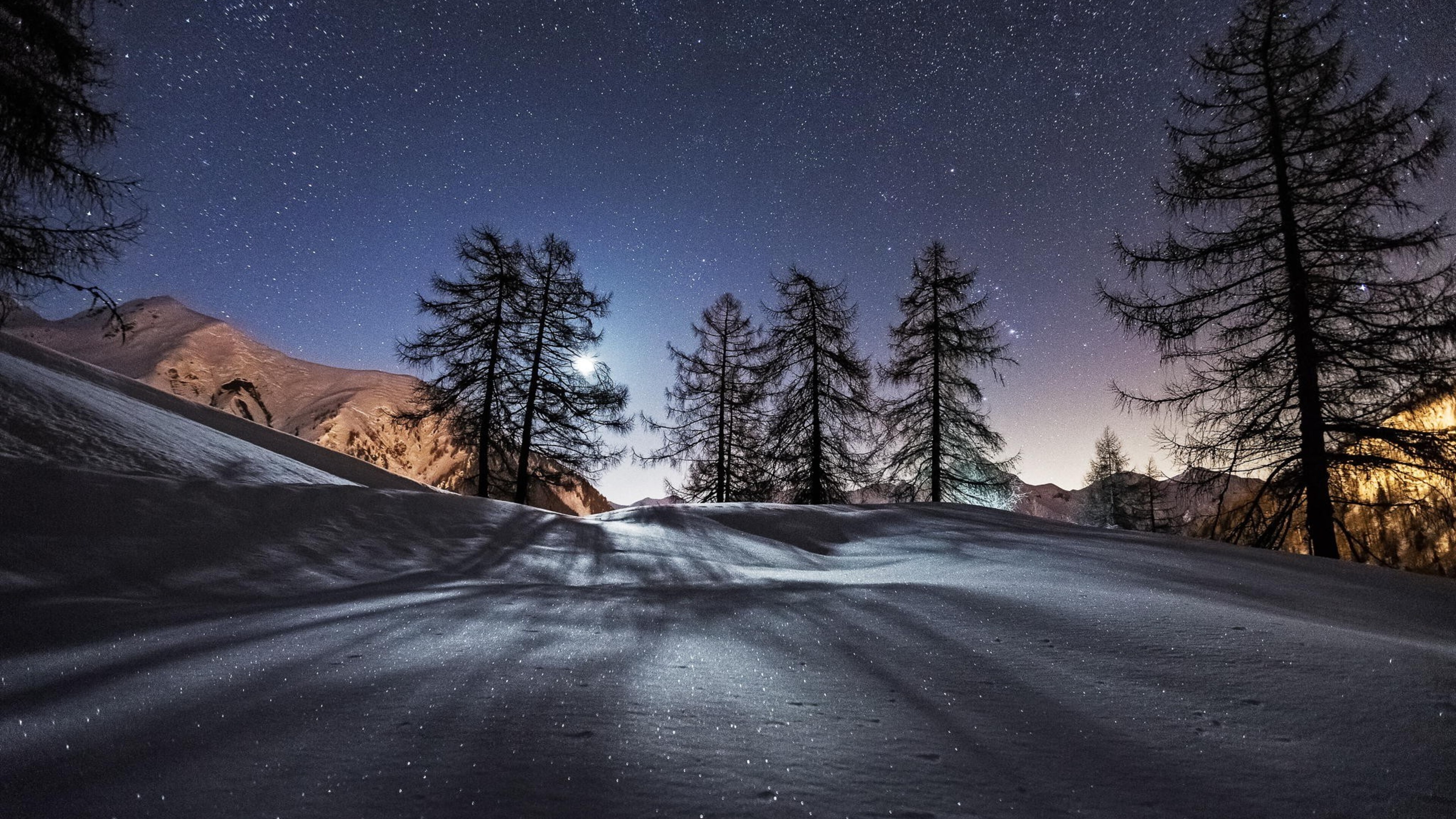 Картинки снега ночь. Зимний ночной пейзаж. Зимняя ночь. Зимние горы ночью. Зимний пейзаж ночью.