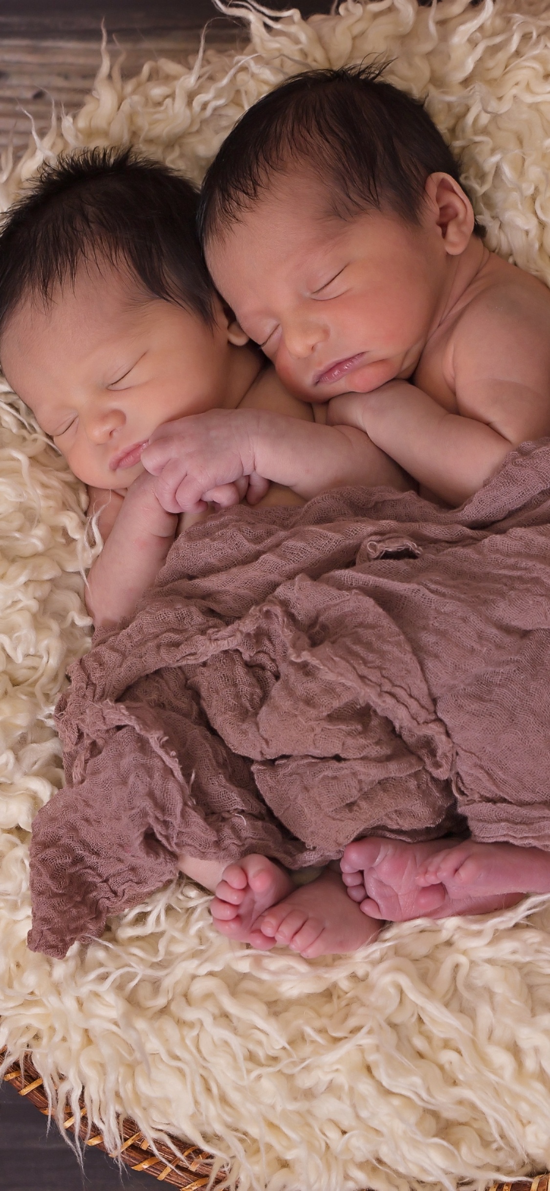 1125x2436 Twins Babies Iphone XS,Iphone