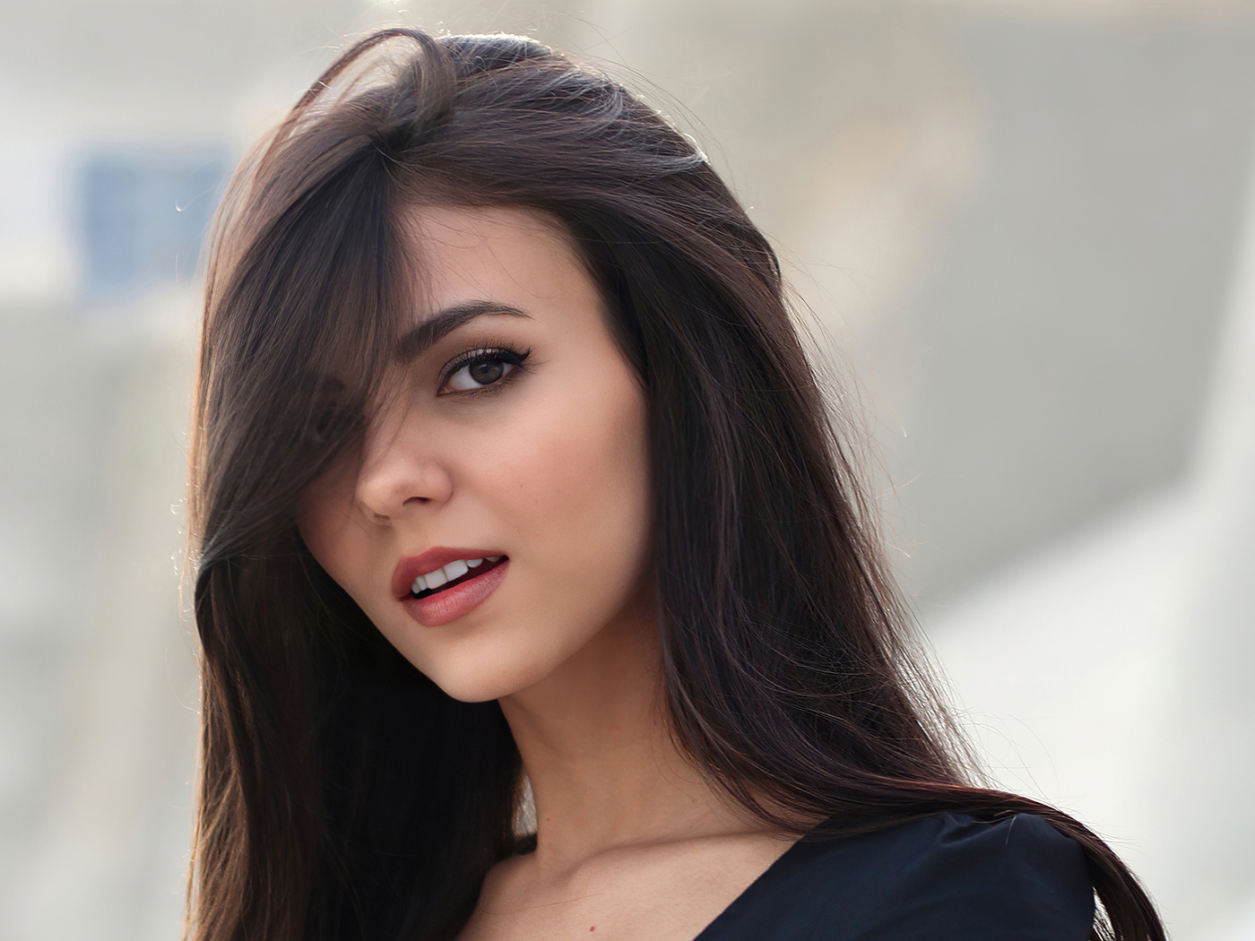 1400x1050 Victoria Justice Cute Hair In Face 4k 1400x1050 Resolution Hd