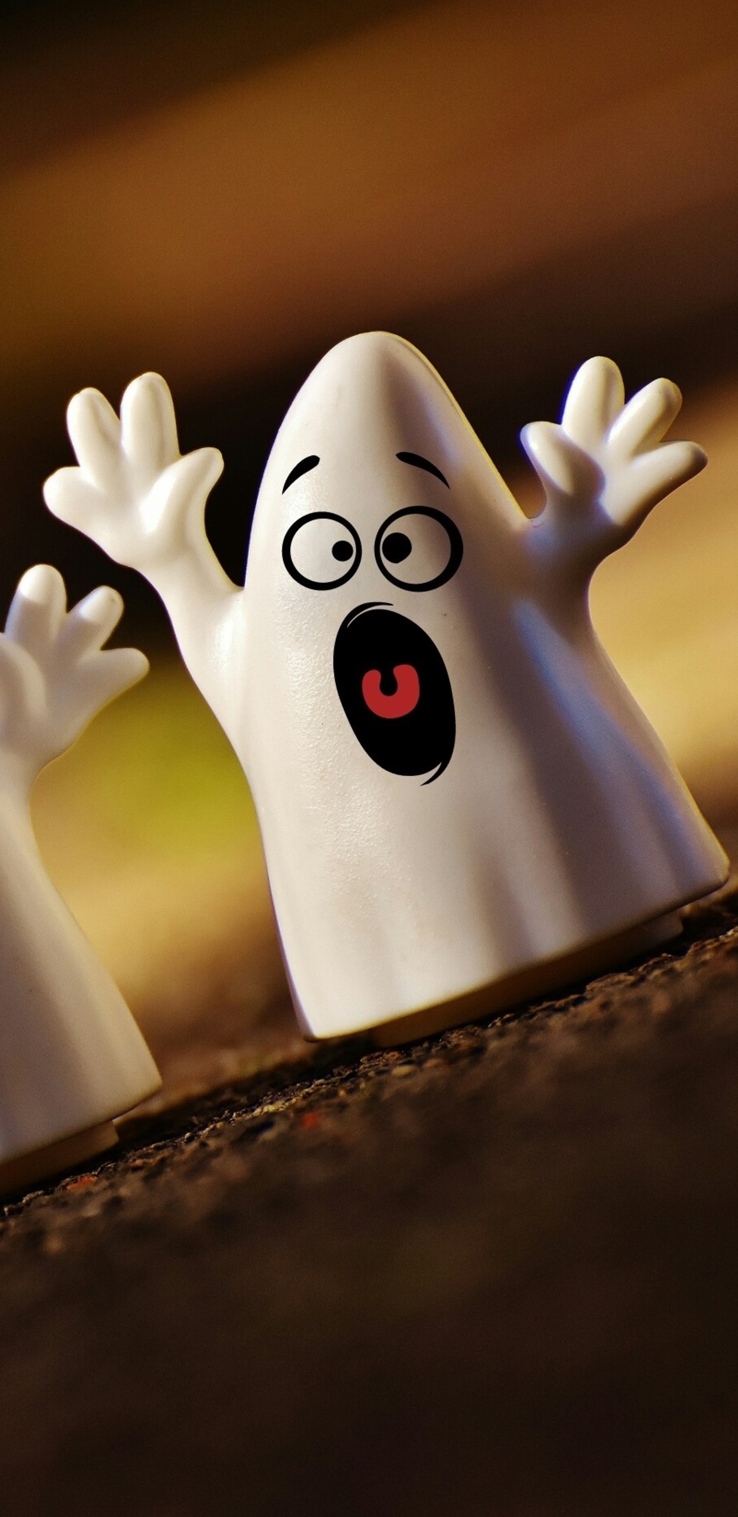 white-creepy-ghost-toy-7c.jpg