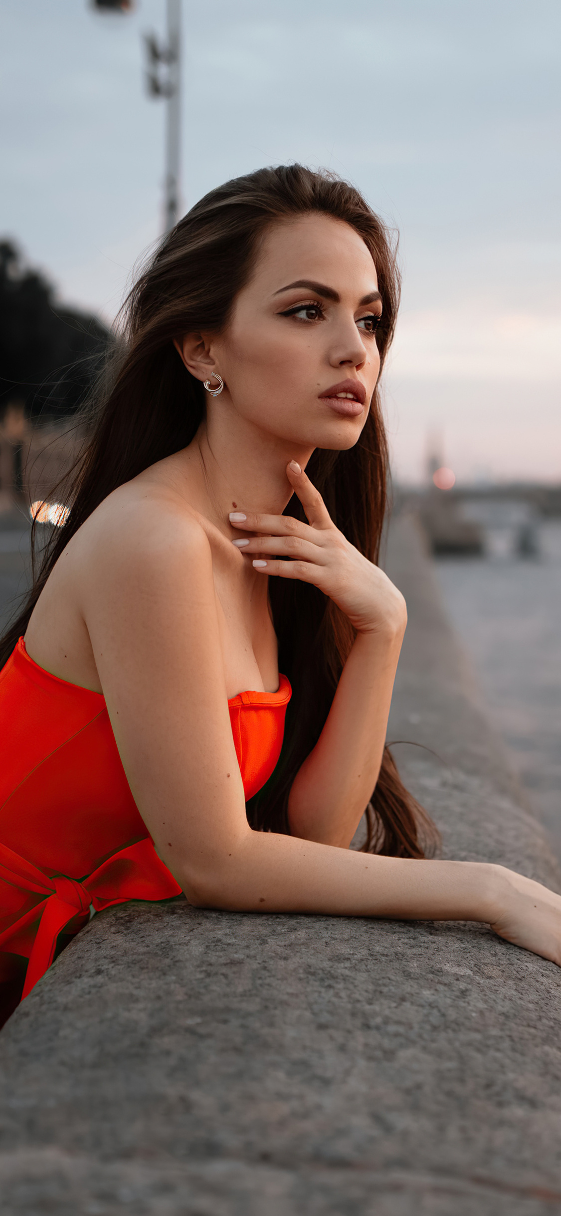 zemfira-ismailova-in-red-dress-8p.jpg