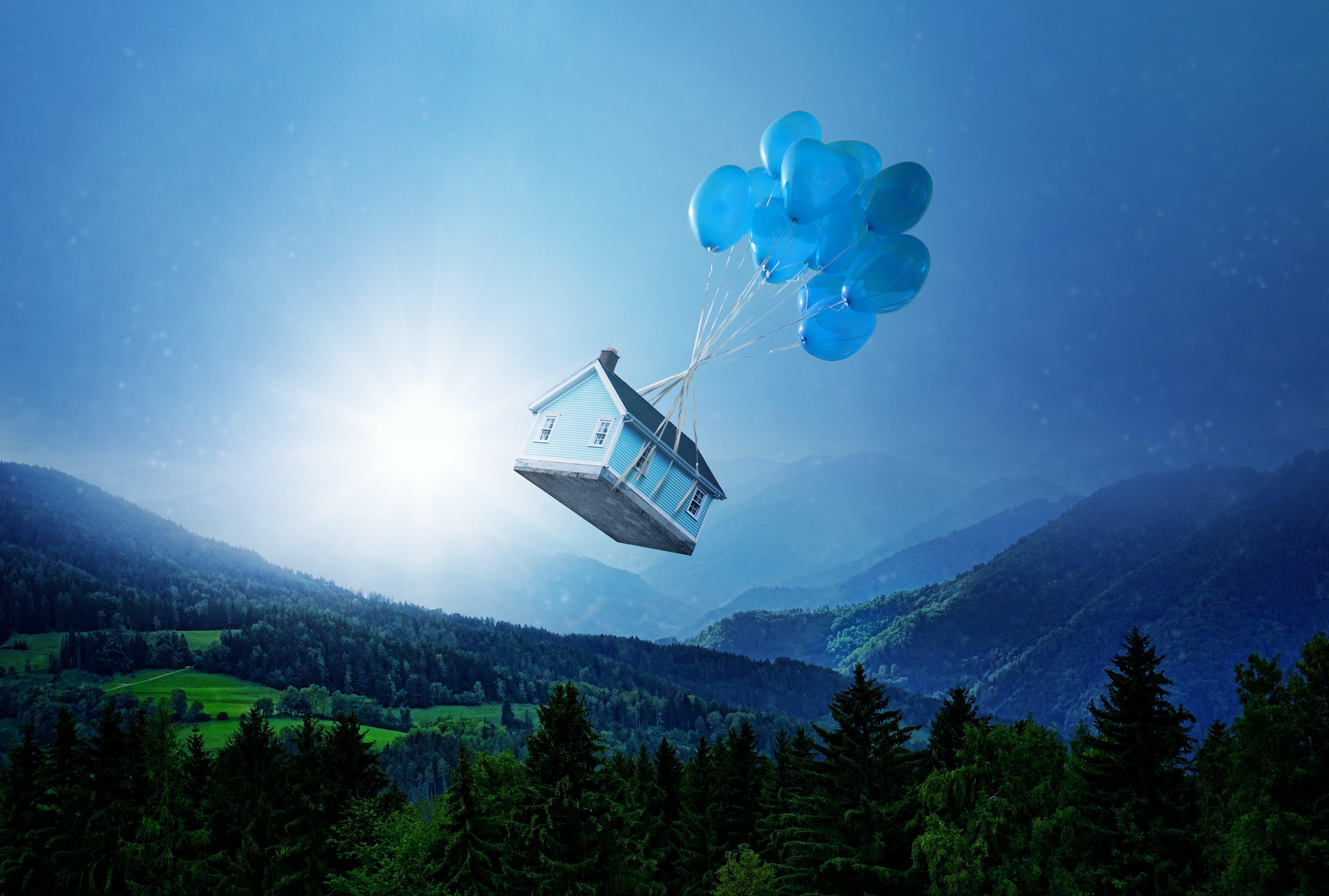 Дом летает песня. Летающий дом. Летающий домик. Летающий дом на шариках. Домик летящий на воздушных шарах.