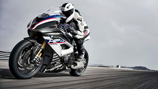 2017 BMW HP4 4k Wallpaper