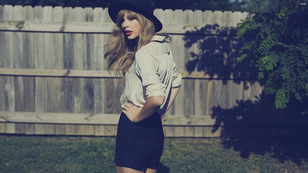 4k Taylor Swift Singer Wallpaper