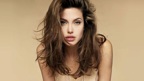 Angelina Jolie 2 Wallpaper