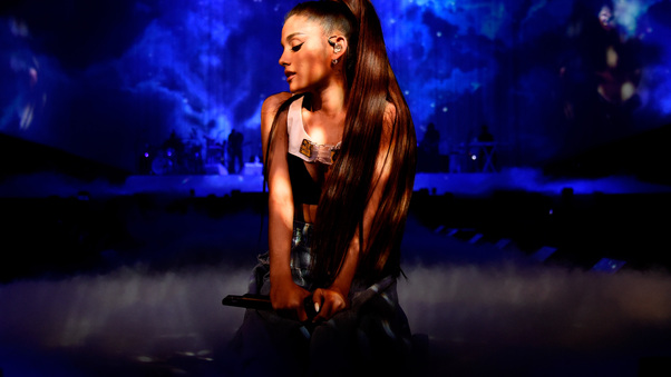 Ariana Grande American Singer 2017 Wallpaper