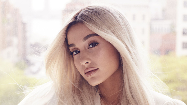 Ariana Grande Elle 2018 Cover Wallpaper