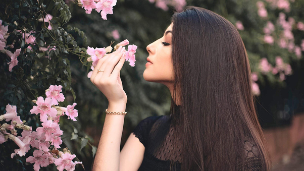 Attractive Beautiful Girl Smelling Flowers Wallpaper