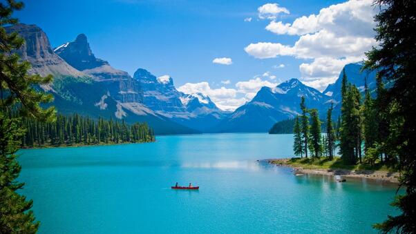 Beautiful Clear Blue Lake Wallpaper