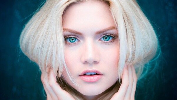 Beautiful Eyes Blonde Girl Wallpaper