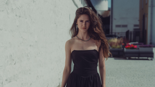 Black Dress Girl Flaunting Her Open Hair (3000x2000) Resolution Wallpaper