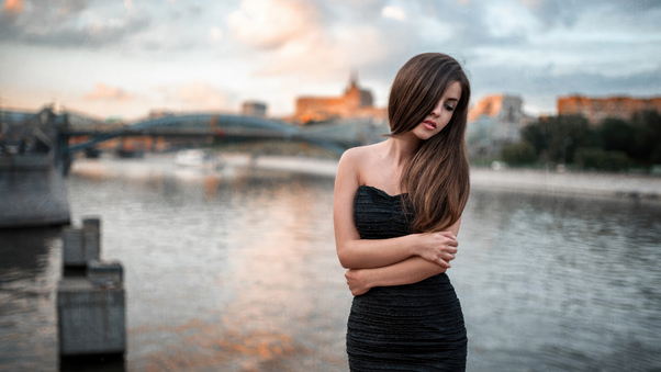 Black Dress Half Face Covered With Hairs City Lake Wallpaper