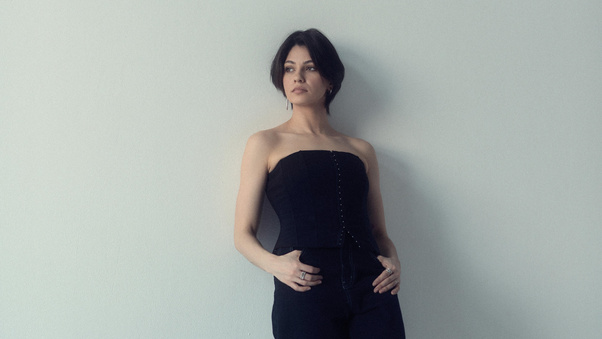 Black Dress Short Hair Girl (3000x2000) Resolution Wallpaper