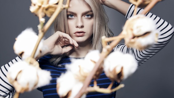 Blue Eyes Blonde Hairs Model 5k Wallpaper