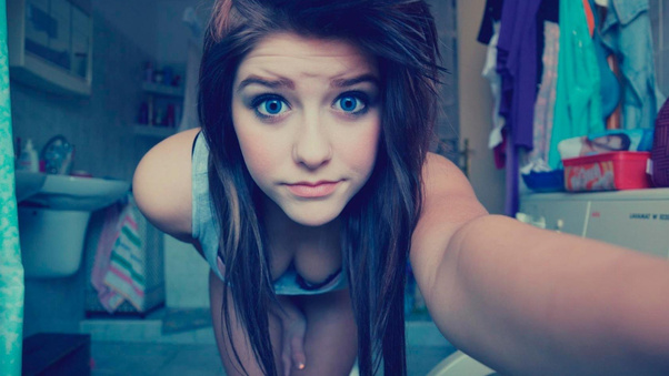 Blue Eyes Cute Teen Girl Wallpaper