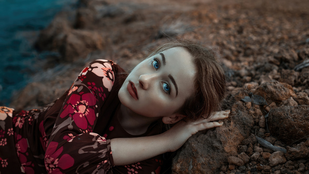 Blue Eyes Girl Lying On Beach Rock Wallpaper