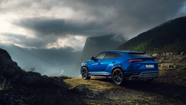 Blue Lamborghini Urus SUV New Wallpaper