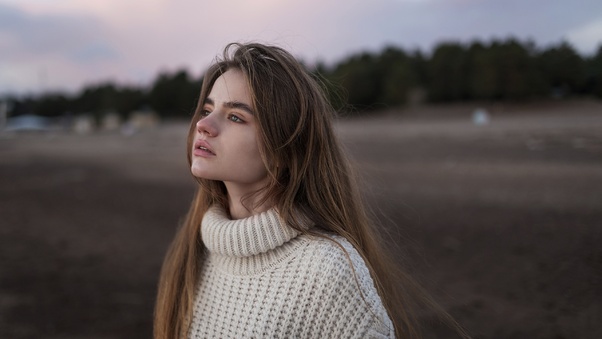 Brunette Girl In Sweater Depth Of Field Wallpaper