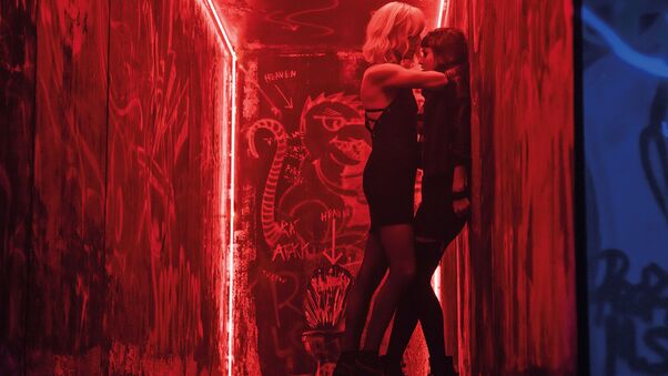 Charlize Theron Sofia Boutella In Atomic Blonde Movie Wallpaper