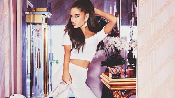 Cute Ariana Grande 2 Wallpaper