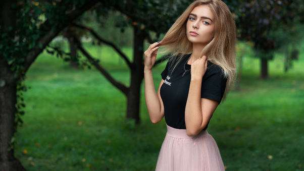 Cute Girl Pink Skirt Necklace 4k Wallpaper