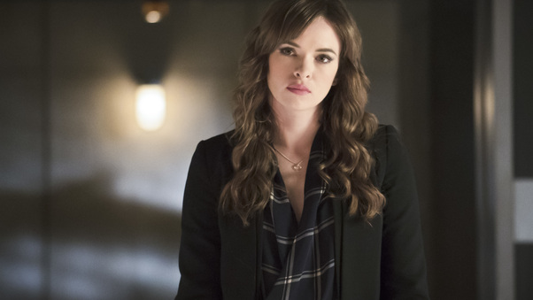 Danielle Panabaker As Caitlin In Flash Wallpaper