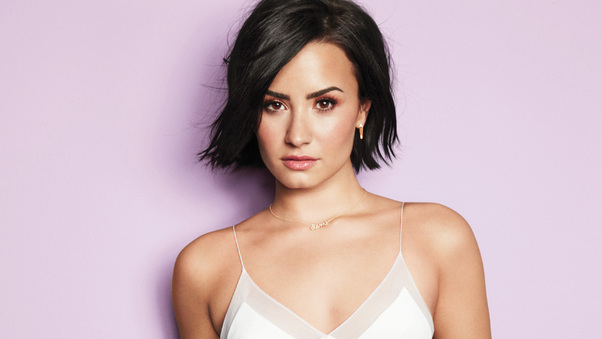 Demi Lovato Cosmopolitan Wallpaper