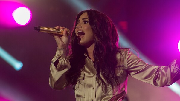 Demi Lovato Live Performing 5k Wallpaper