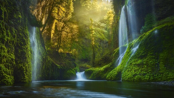 Dreamy Waterfall Wallpaper