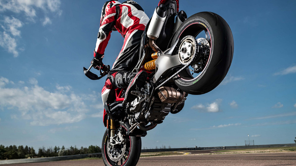 Ducati Hypermotard Hyperstrada 512 Wallpaper