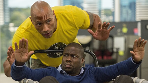 Dwayne Johnson And Kevin Hart In Central Intelligence Wallpaper
