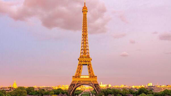 Eiffel Tower In Paris Wallpaper