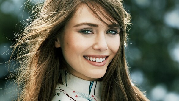 Elizabeth Olsen Smiling Wallpaper