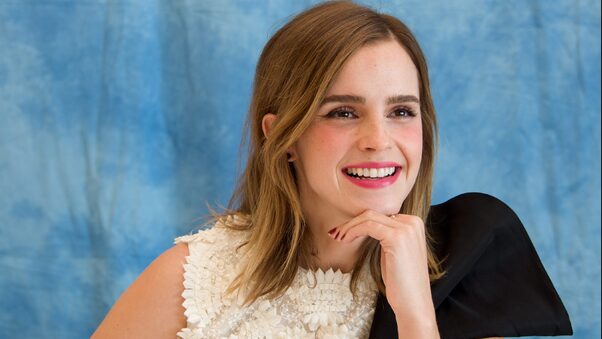 Emma Watson Cute Smile Wallpaper