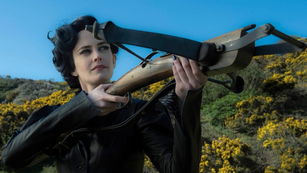 Eva Green In Miss Peregrines Home For Peculiar Children Wallpaper