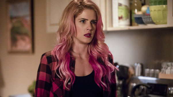 Felicity Smoak In Arrow Season 7 Wallpaper