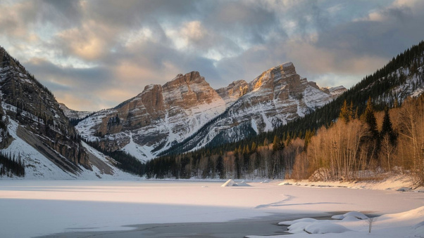 Frozen Canyon Winter Mountain (1152x864) Resolution Wallpaper