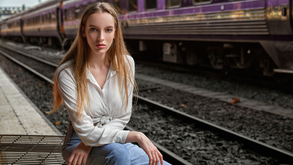 Girl At Bangkok Railway Station 4k Wallpaper