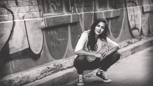 Girl Crouching Monochrome 4k Wallpaper