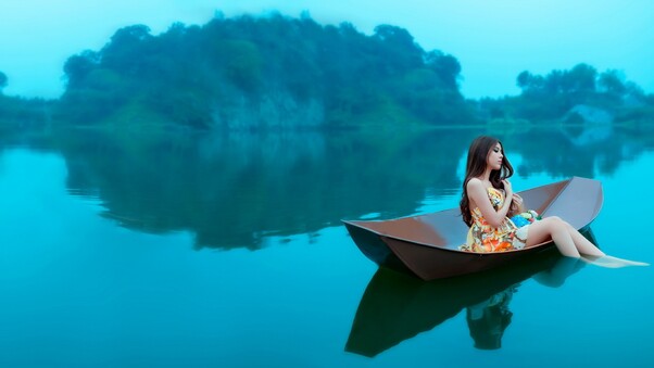 Girl In Boat Wallpaper