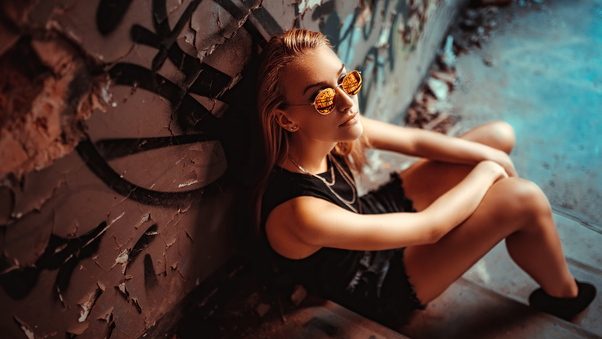 Girl Sunglasses Sitting At Stairs 4k Wallpaper