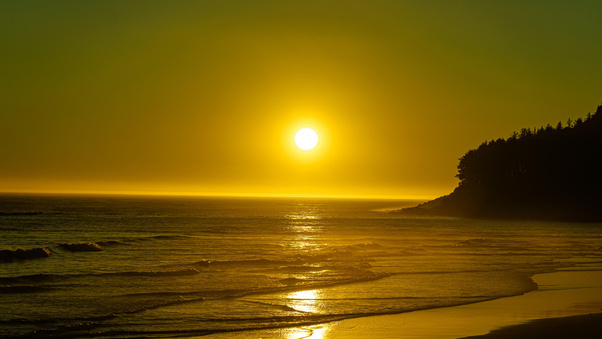 Golden Sunset Over The Oregon Coast Wallpaper