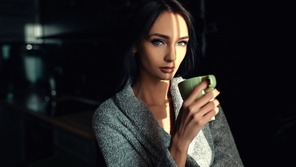 Green Eyes Girl With Cup 4k Wallpaper