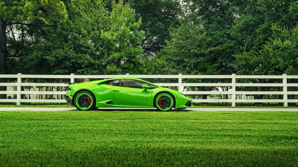 Green Lamborghini Huracan Wallpaper