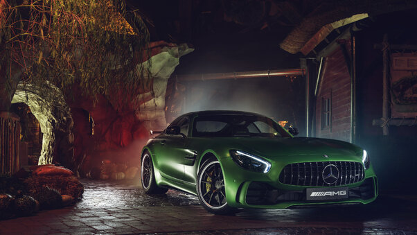 Green Mercedes AMG GT R Wallpaper